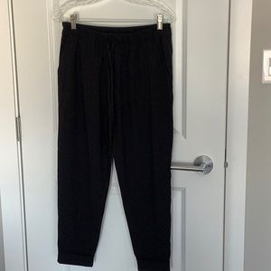LuluLemon size 8 On the Fly pants